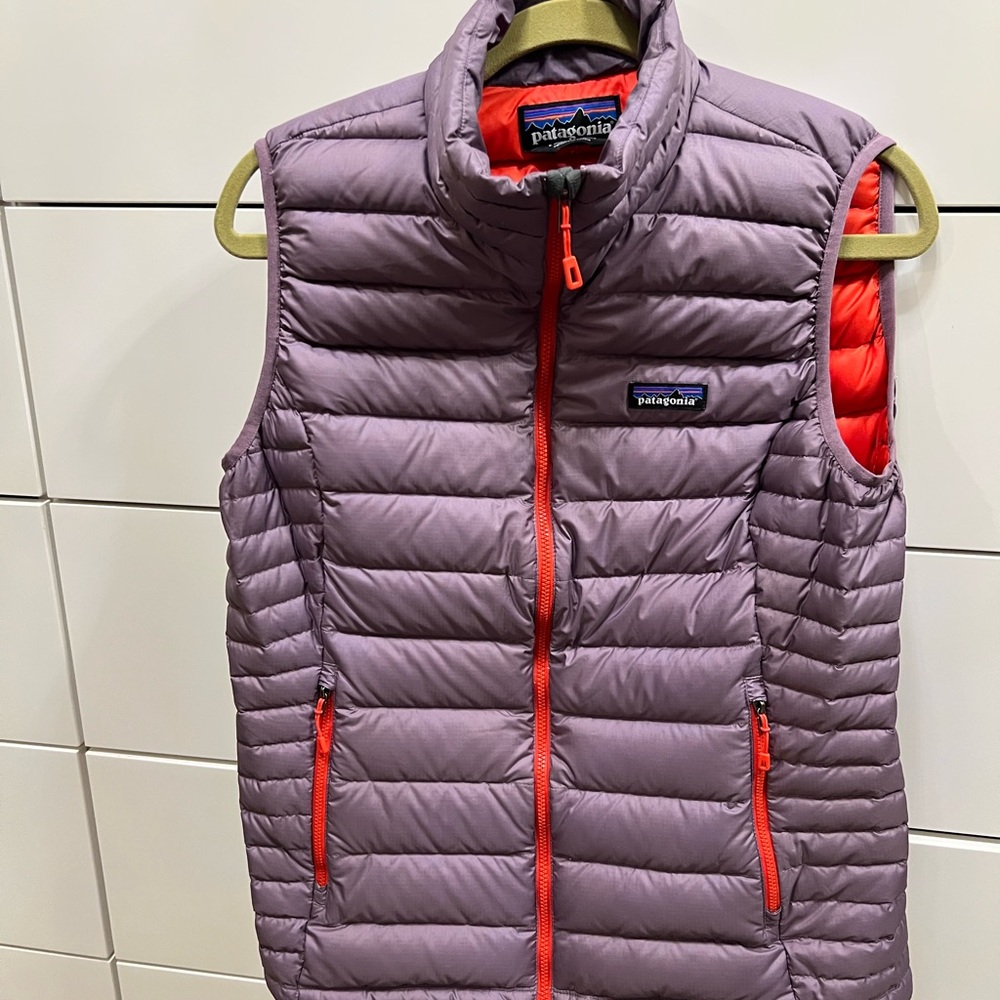 Patagonia Women’s LARGE Down Sweater Vest Lavender w/ Coral interior & accents